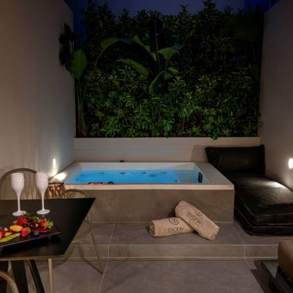 Evanik Chich Hotel Jacuzzi Room TRA 5098