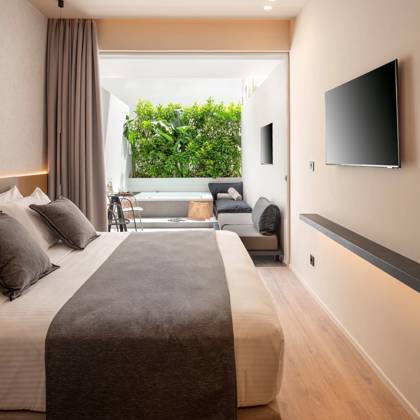 Evanik Chich Hotel Jacuzzi Room TRA 4966