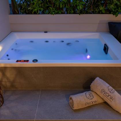 Evanik Chich Hotel Jacuzzi TRA 5079