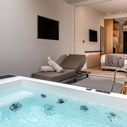 Evanik Chich Hotel Jacuzzi Room TRA 5016